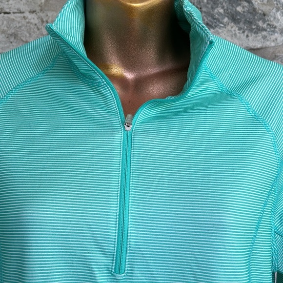 Activewear top​ - Picture 2 of 6